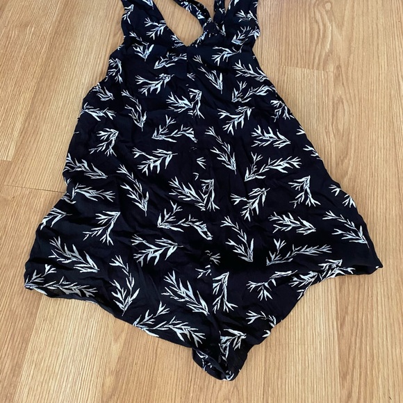 Out from Under tropical print shorts romper M - Picture 2 of 7